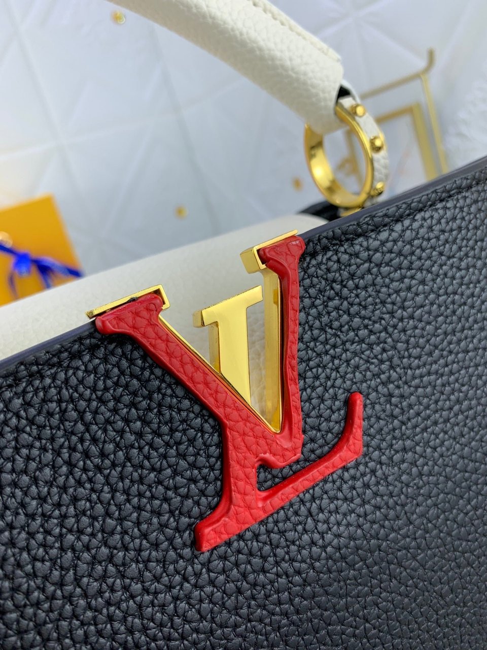 Louis Vuitton Capucines Bb Black Greige 27Cm view 4