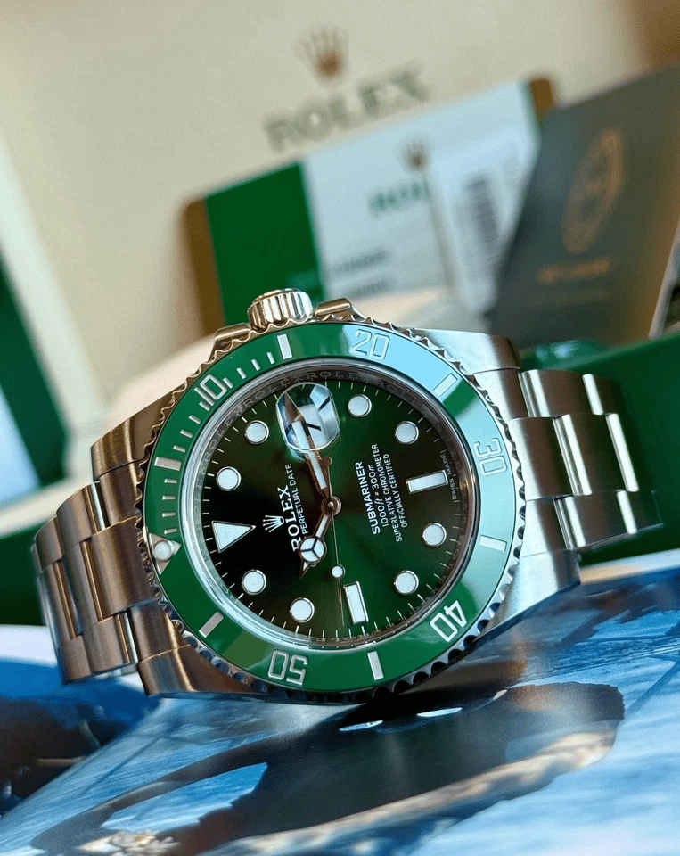 Rolex Submariner 40mm Green Dial 116610LV “Hulk” view 5
