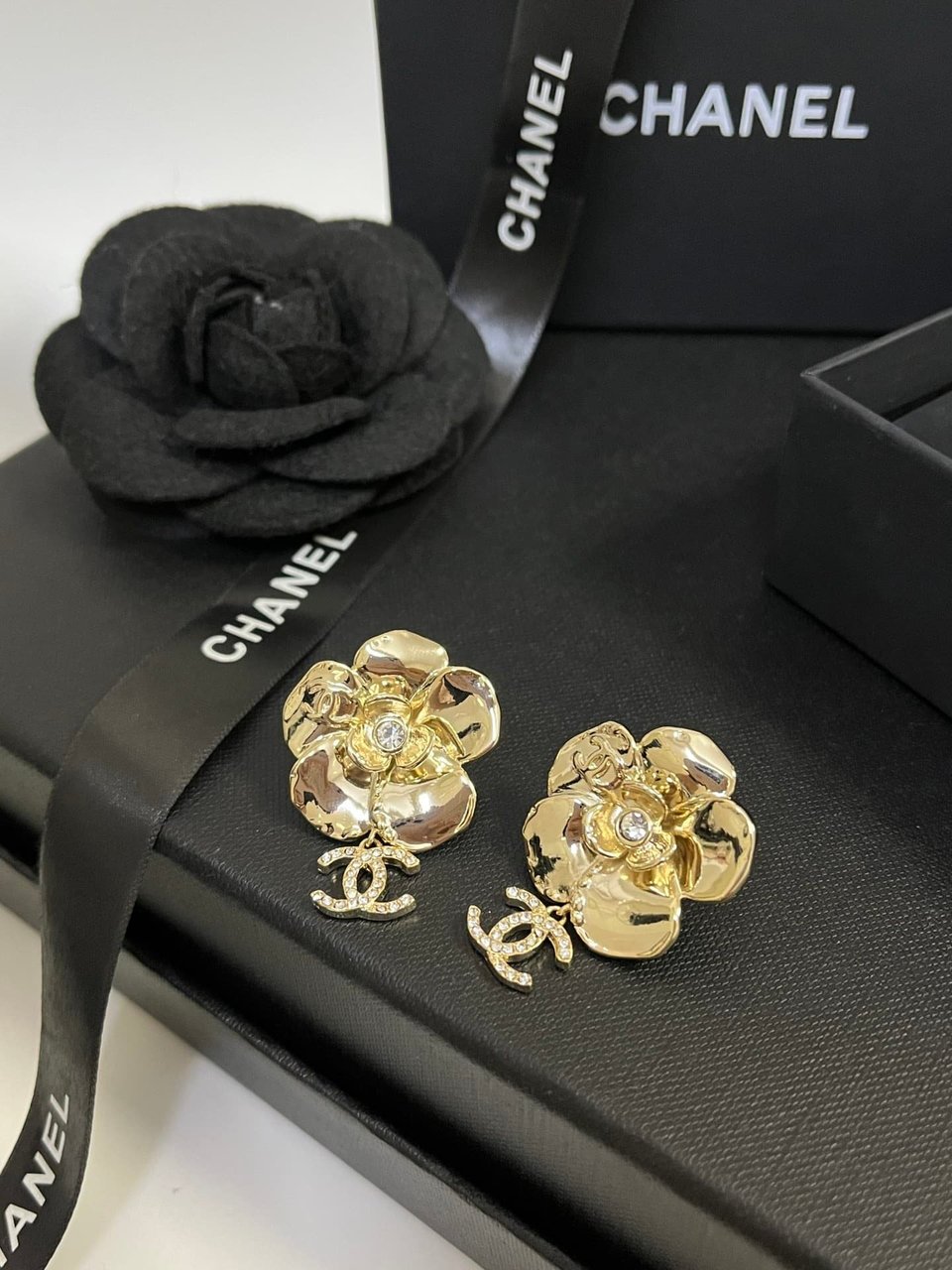 Chanel Cc Flower Earrings With Crystal Gold view 5