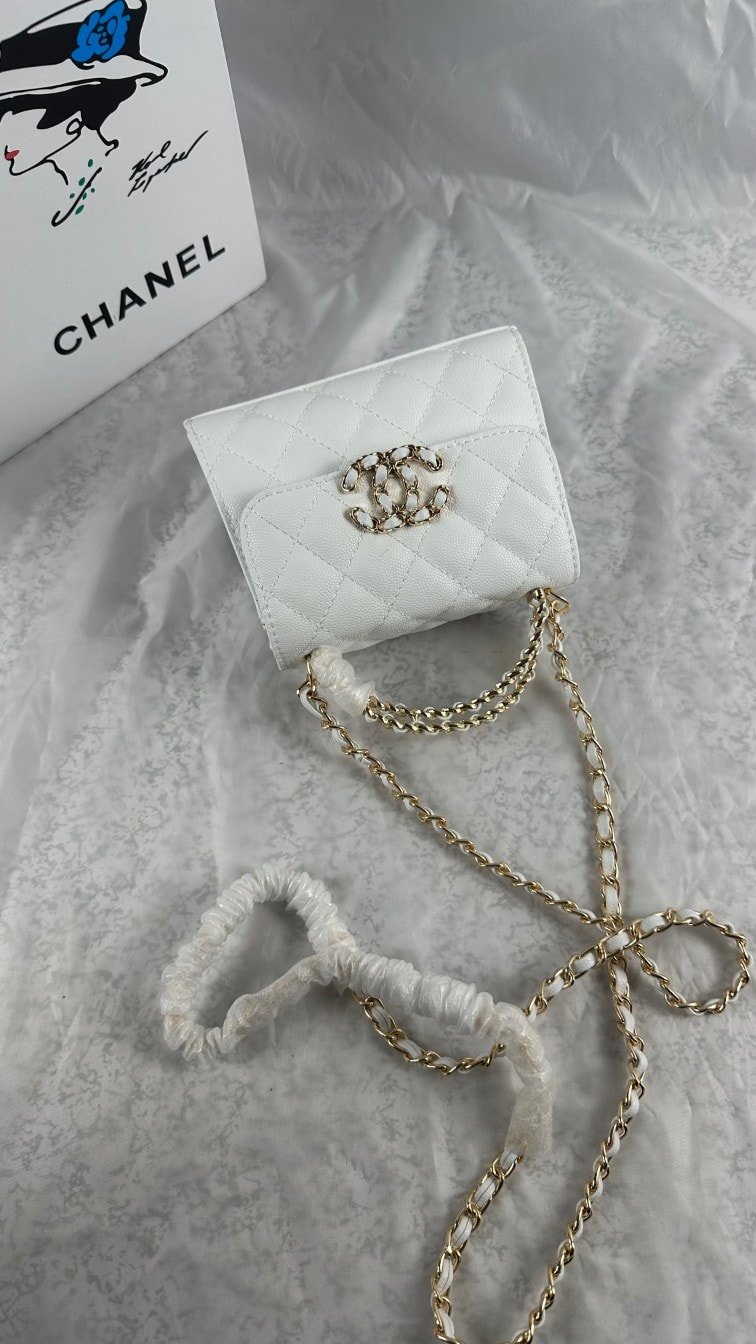 Chanel Top Handle Clutch With Chain In Caviar White 15Cm/5in view 5