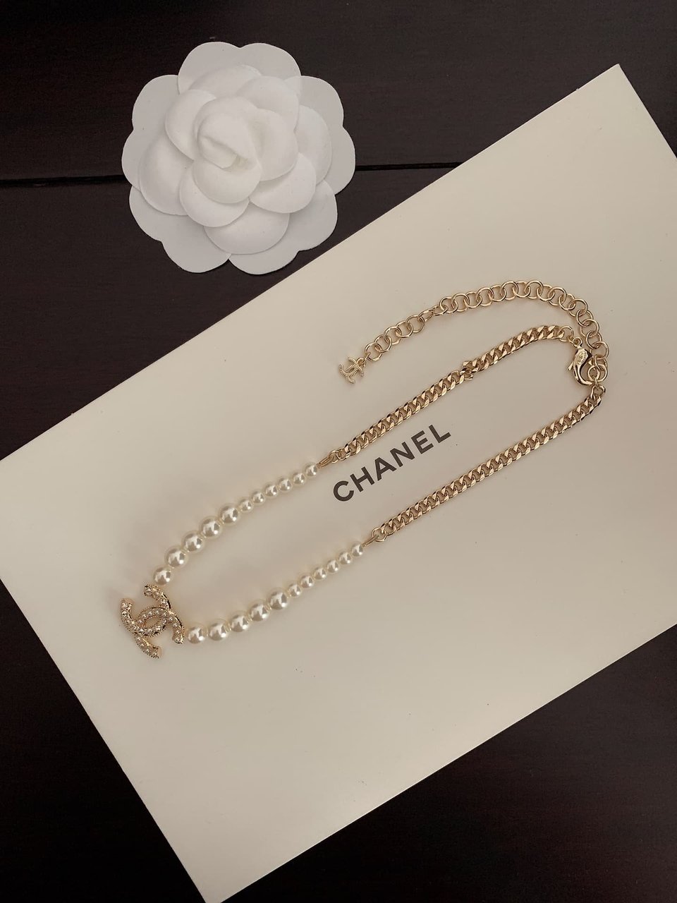 Chanel Women’S Pearl Necklace And Gold Metal view 4
