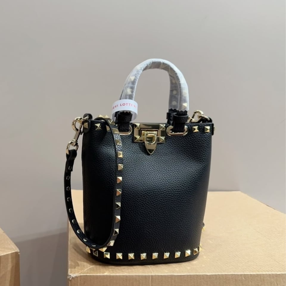 Valentino Rockstud Crossbody Pouch In Grainy Calfskin Black 16Cm 5W2P0W31Vsh 0No view 3