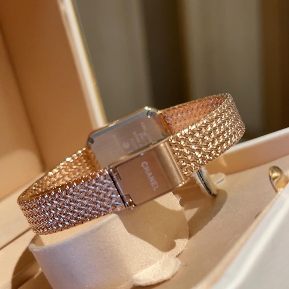 Chanel Première Diamond Mesh Watch Green Dial view 3