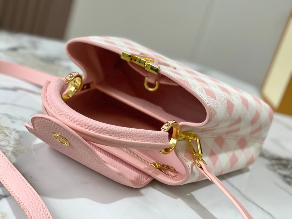 Louis Vuitton Capucines Bb Pink 27Cm M20717 view 4