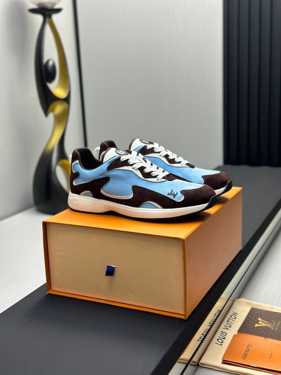 Louis Vuitton Drop 300 Sneakers Blue Brown Nylon 1AKP2L view 2