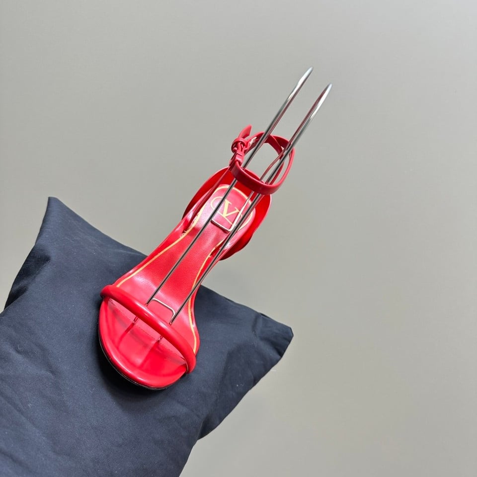 Valentino Garavani Archive Roserouche Leather High Heel In Red view 5