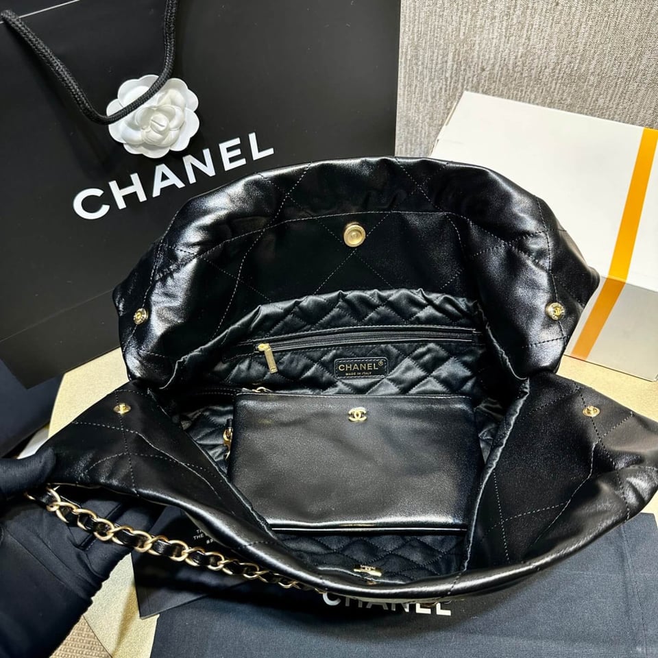 Chanel 22 Bag Handbag Black Shiny Calfskin 45cm view 11