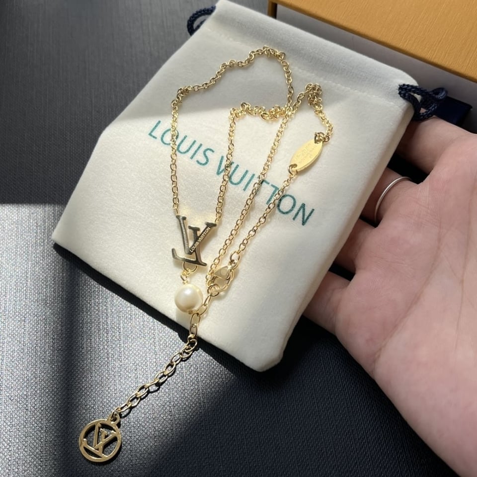 Louis Vuitton Lv Iconic Louisa Necklace M01623 view 4