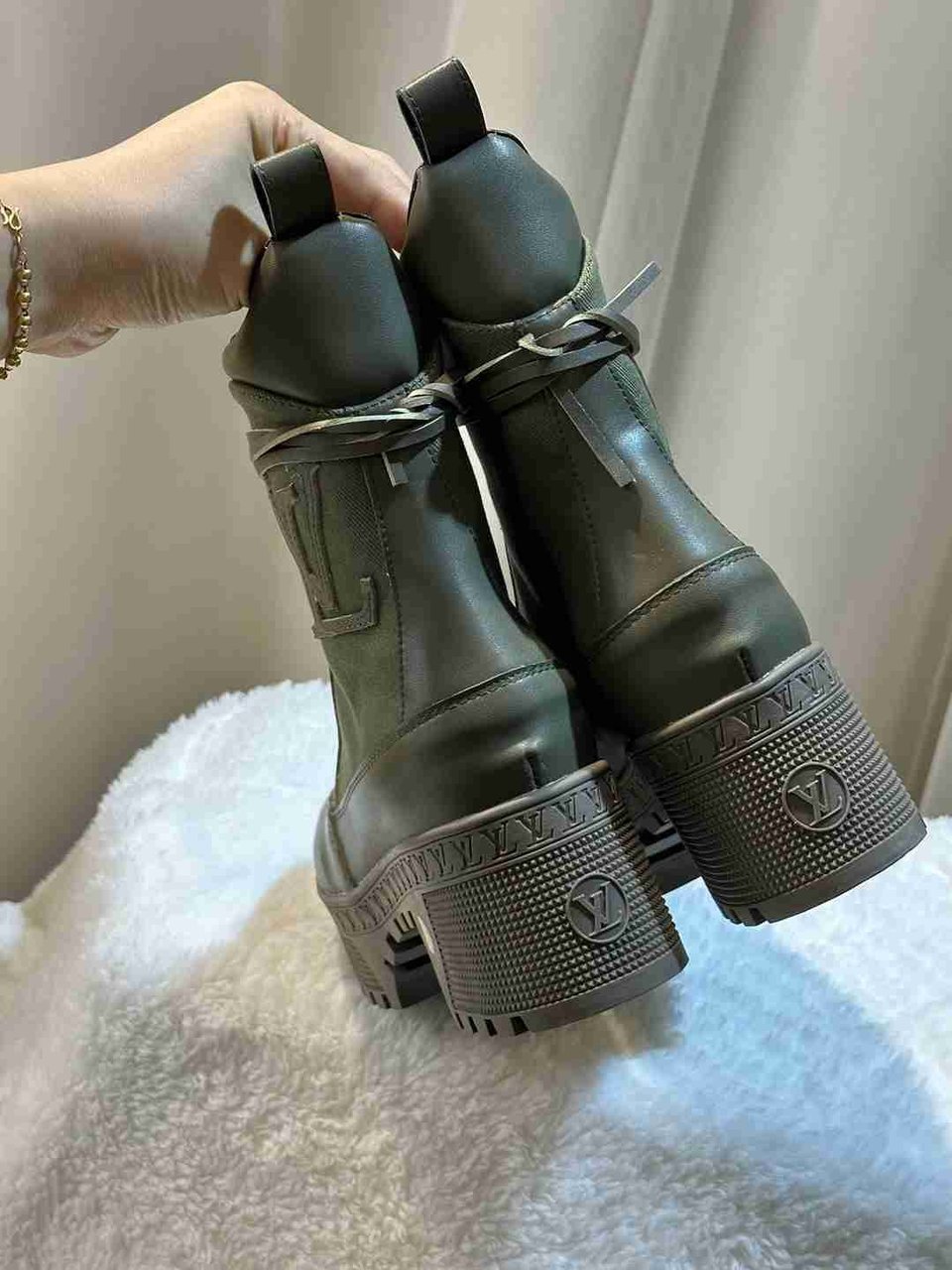 Louis Vuitton Laureate Platform Desert Boot Kaki Green 1Ac7S9 view 4
