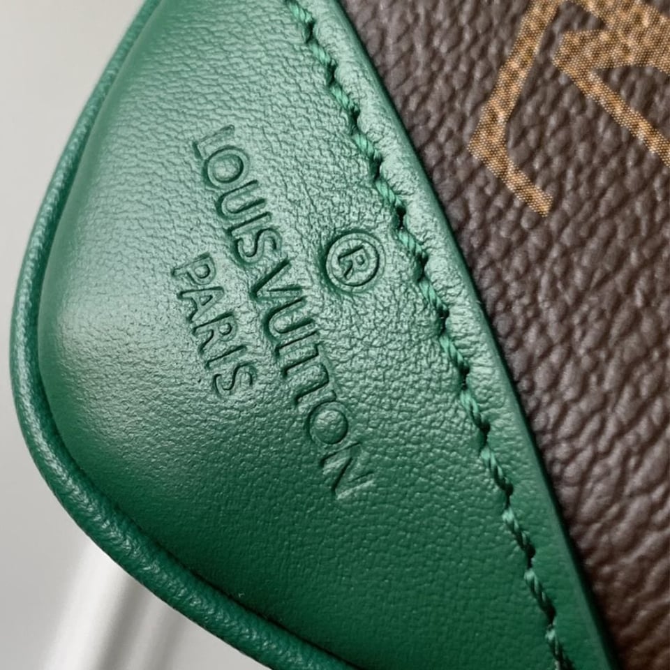 Louis Vuitton Trio Messenger Bag Green 25Cm M12766 view 10