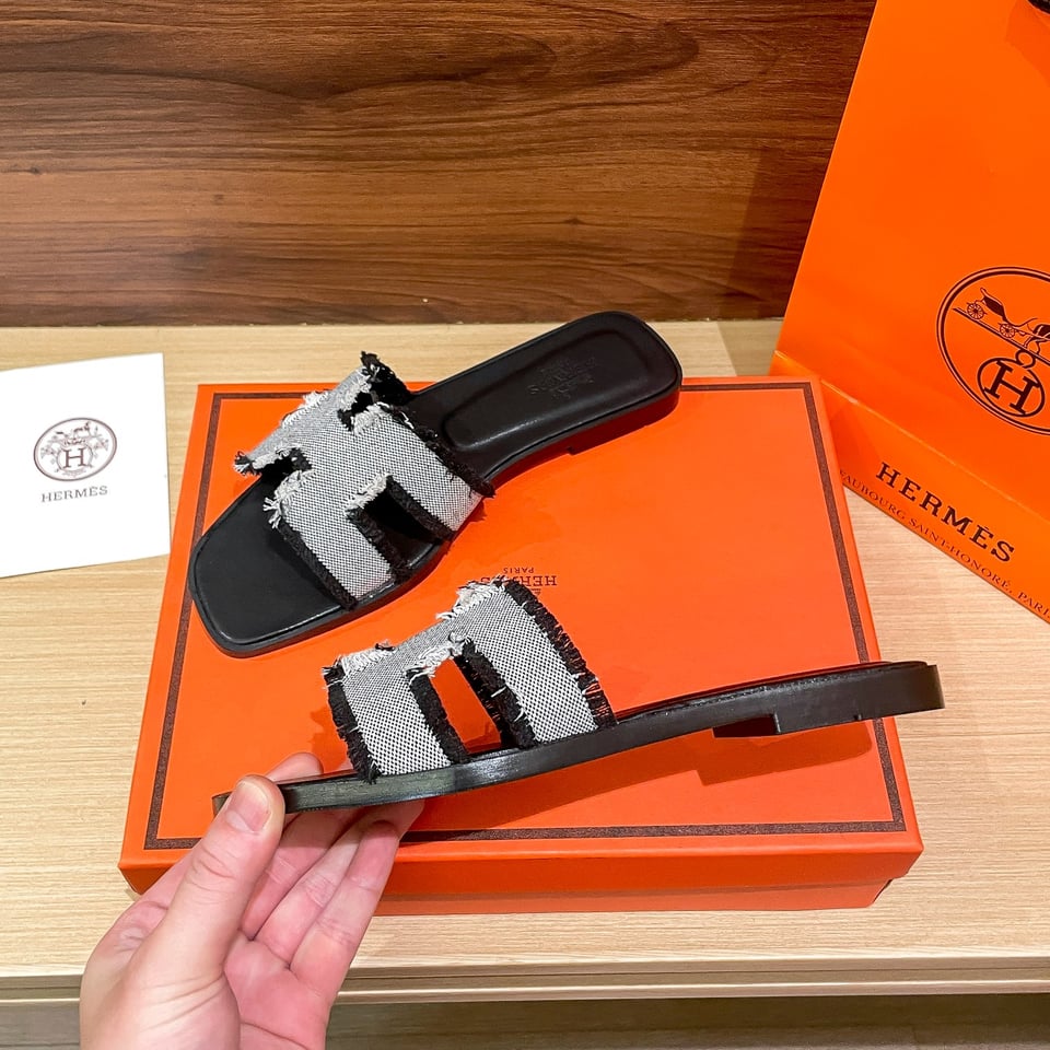 Hermes Oran Sandal Black H231095Z Pn360 view 5