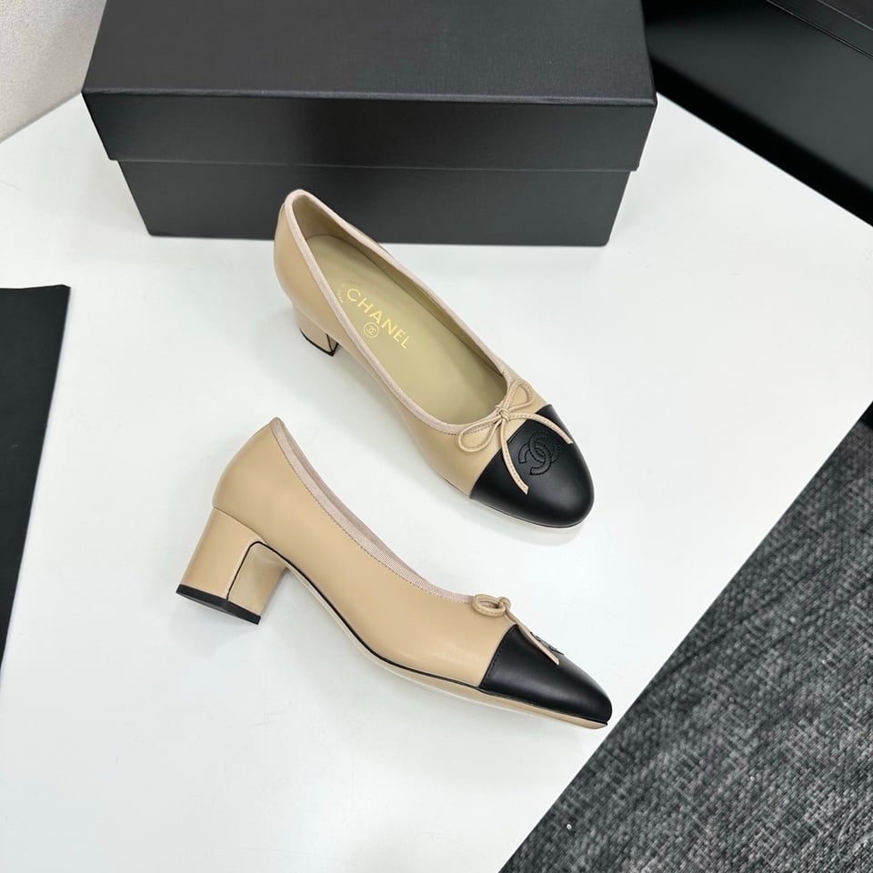 Chanel CC Cap Toe Mid Heel Pumps Beige/Black – Heel 4.5cm view 11