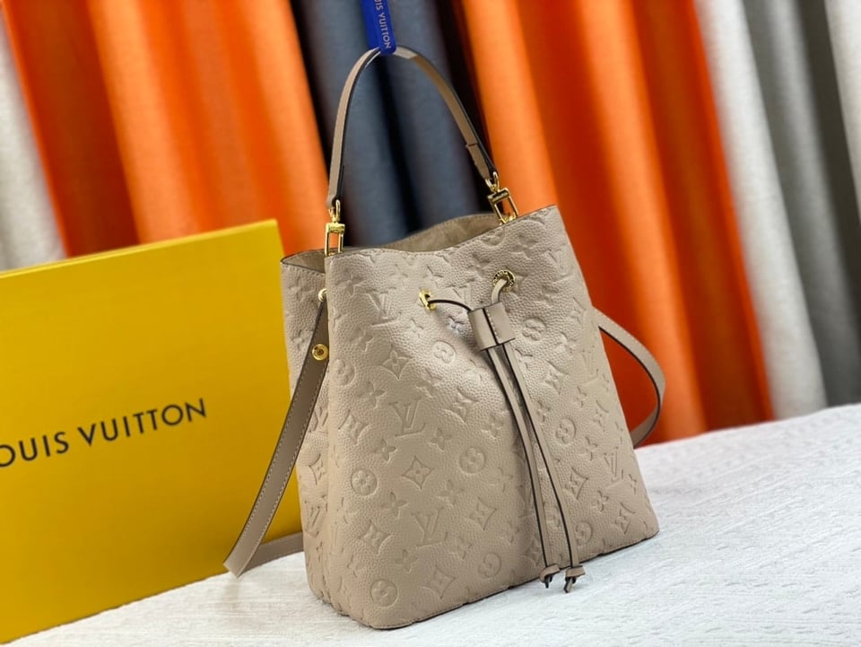 Louis Vuitton Neonoe Mm Beige 26Cm view 8