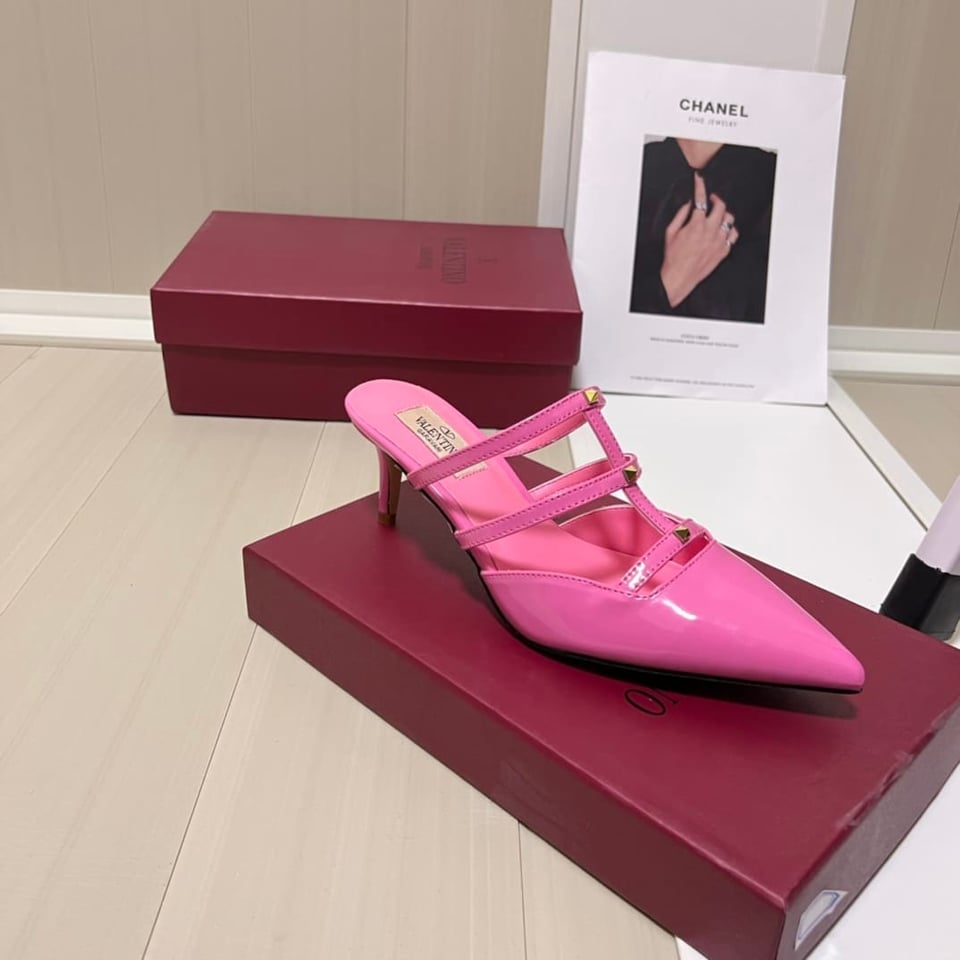 Valentino Garavani Rockstud Wispy Mule In Calfskin Magenta view 7