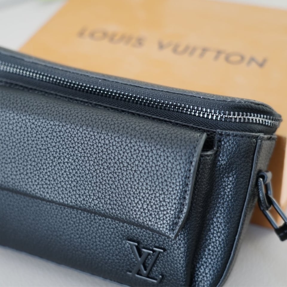 Louis Vuitton Pilot Bag Black 29Cm view 6