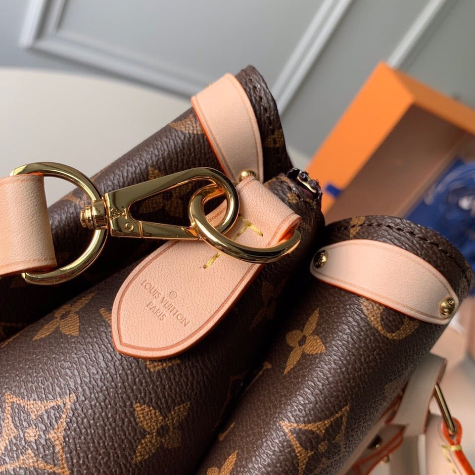 Louis Vuitton Soufflot 29Cm Beige view 8