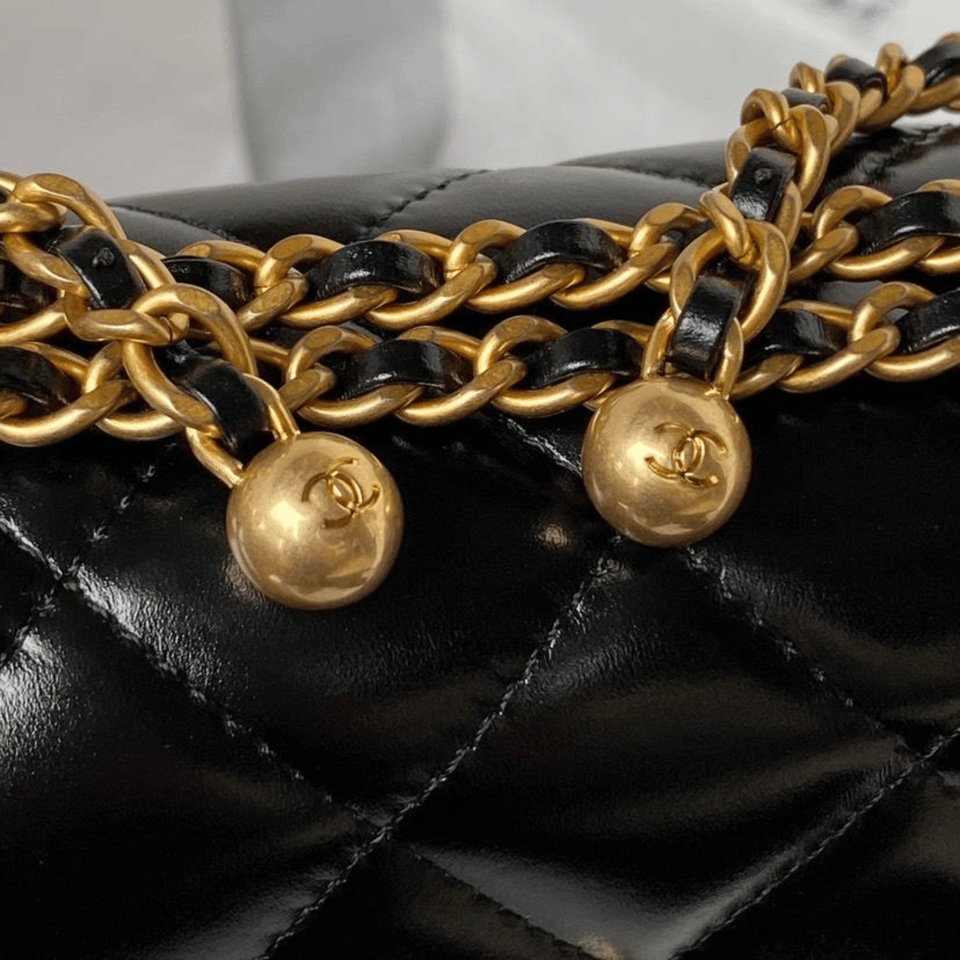 Chanel Shiny Calfskin &amp; Gold-Tone Metal Black 19.2cm/7.6in view 5