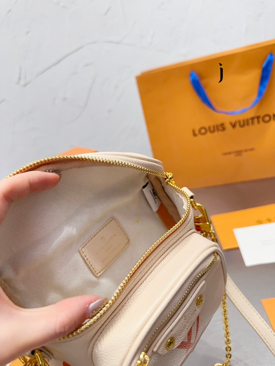 Louis Vuitton Mini Bumbag Neutral 18Cm M82208 view 6