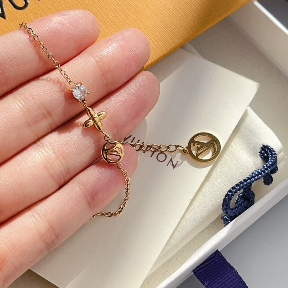 Louis Vuitton Petit Louis Bracelet M00374 view 7