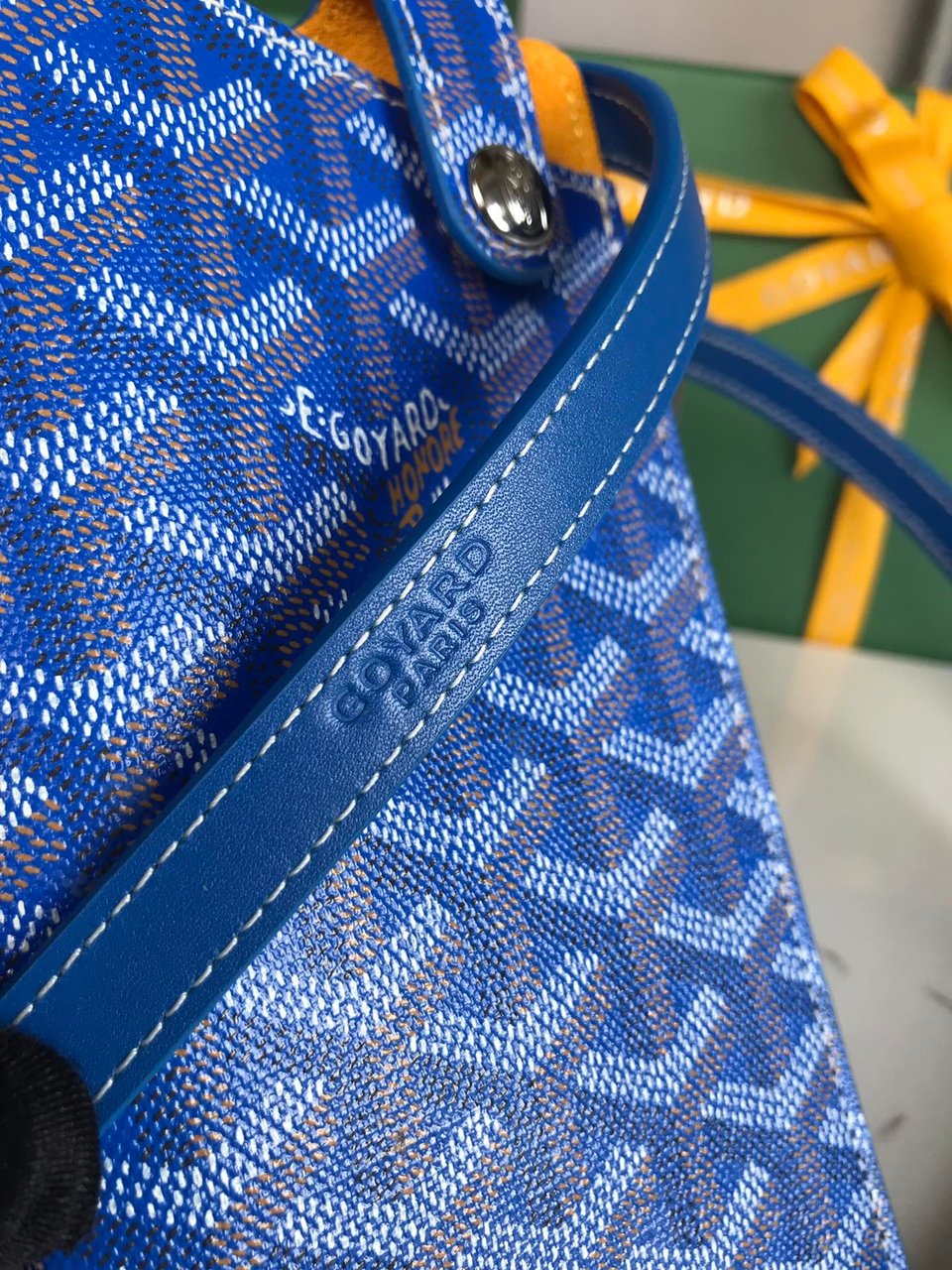 Goyard Montmartre Gm Case 18 Cm Sapphire Blue Goyardine Canvas view 3