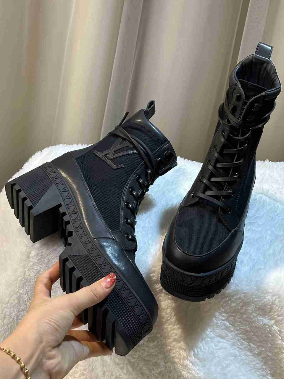 Louis Vuitton Laureate Platform Desert Boot Black 1Ac7Ro view 4