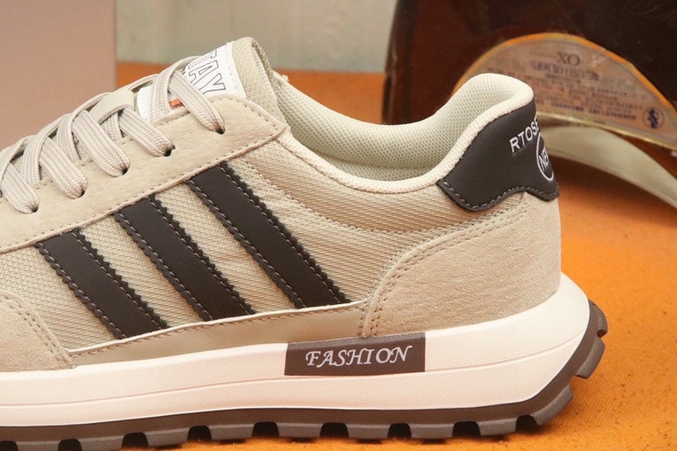 Prada Men?S Sneakers Suede With Stripe Beige view 8