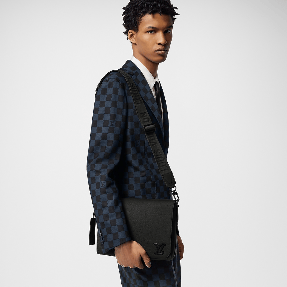 Louis Vuitton District Pm Bag Black 26Cm M30850 For Men view 8