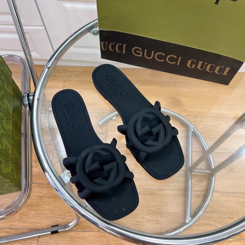 Gucci Women’S Interlocking G Slide Sandal Black ?780307 J8700 1000 view 4