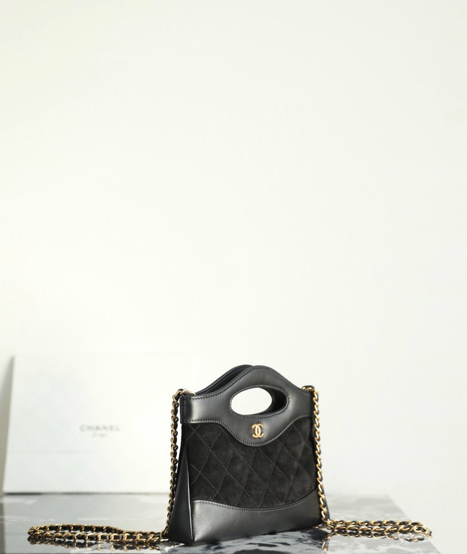 Chanel Crossbody Bag Black 20cm/ 7.9in view 4