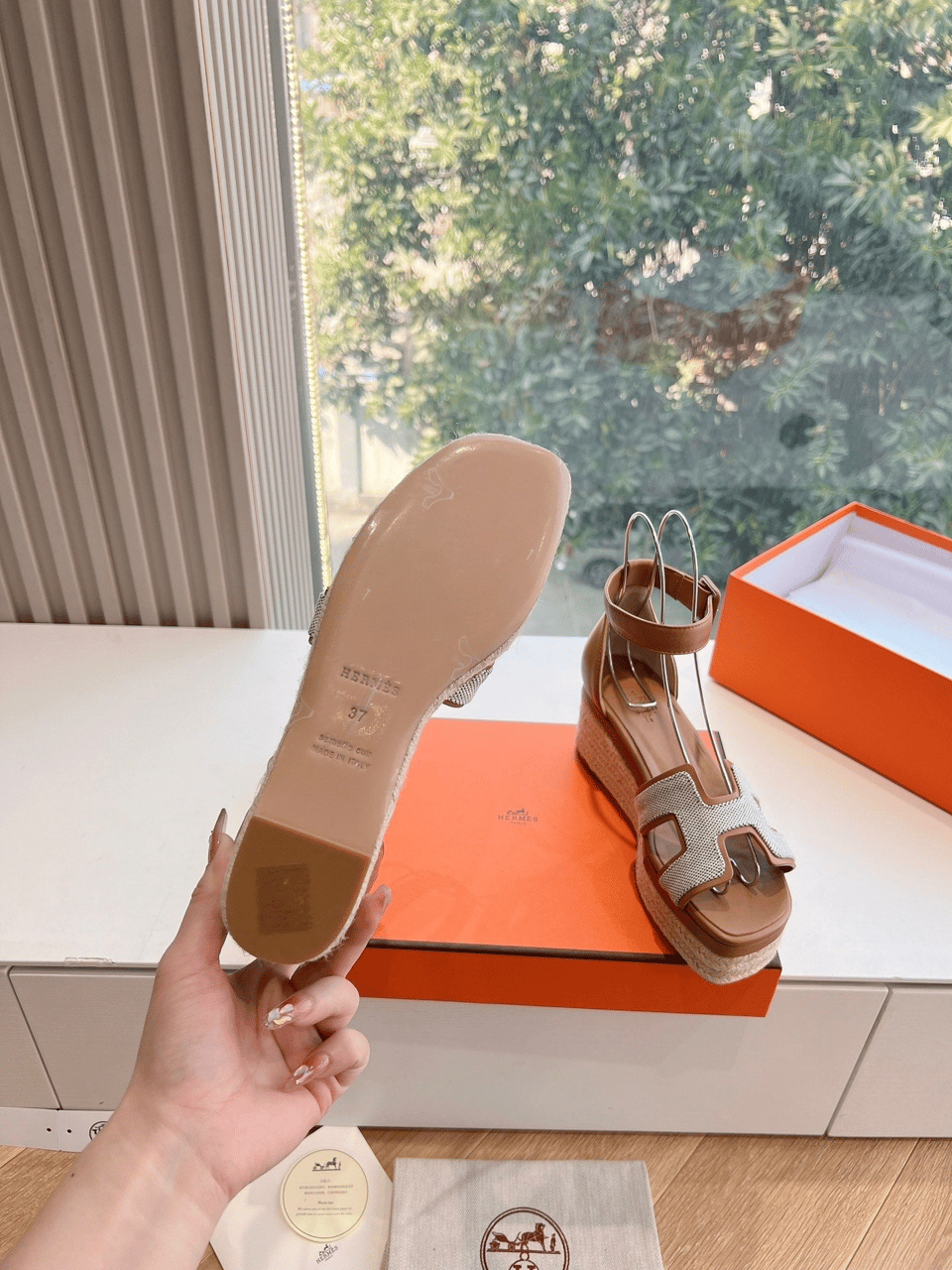 Hermès Elda Espadrille in White Fabric and Bronze Brown Calfskin view 12