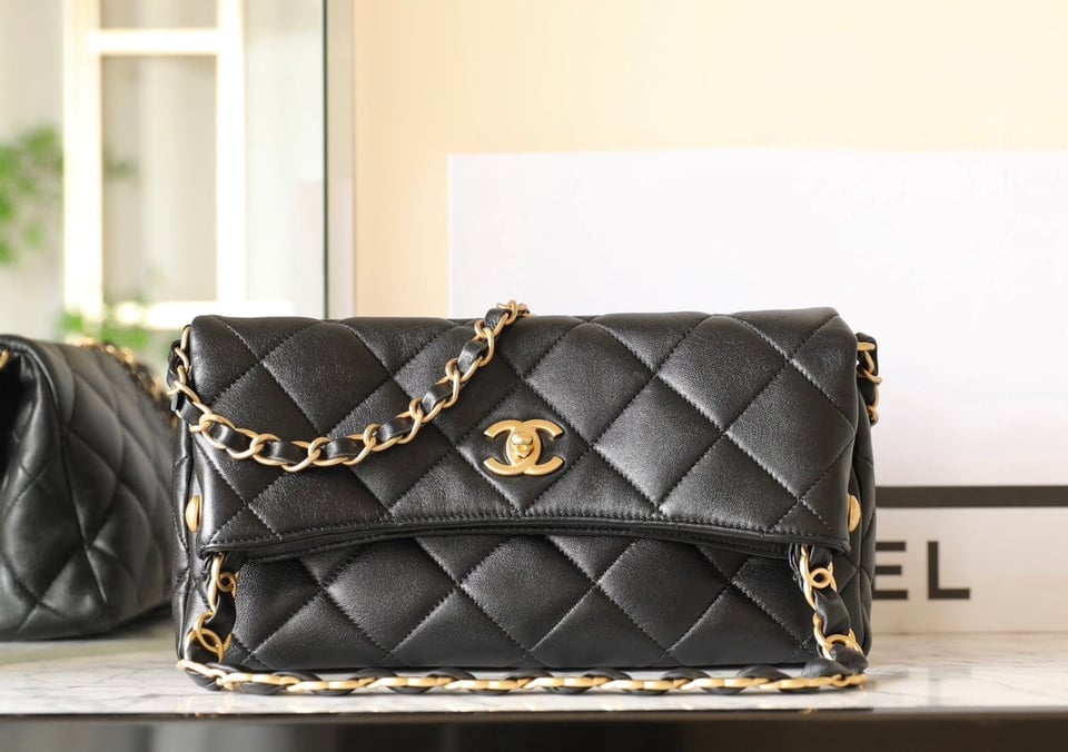 Chanel 24P Hobo Bag 28Cm Black Lambskin Gold Hardware view 3