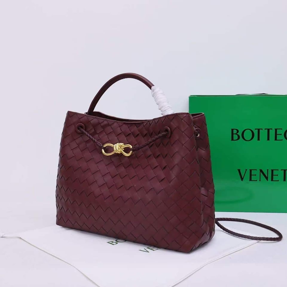 Bottega Veneta Andiamo Leather Top Handle Barolo 25Cm view 3