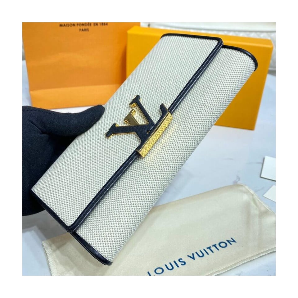 Louis Vuitton Capucines Wallet view 5