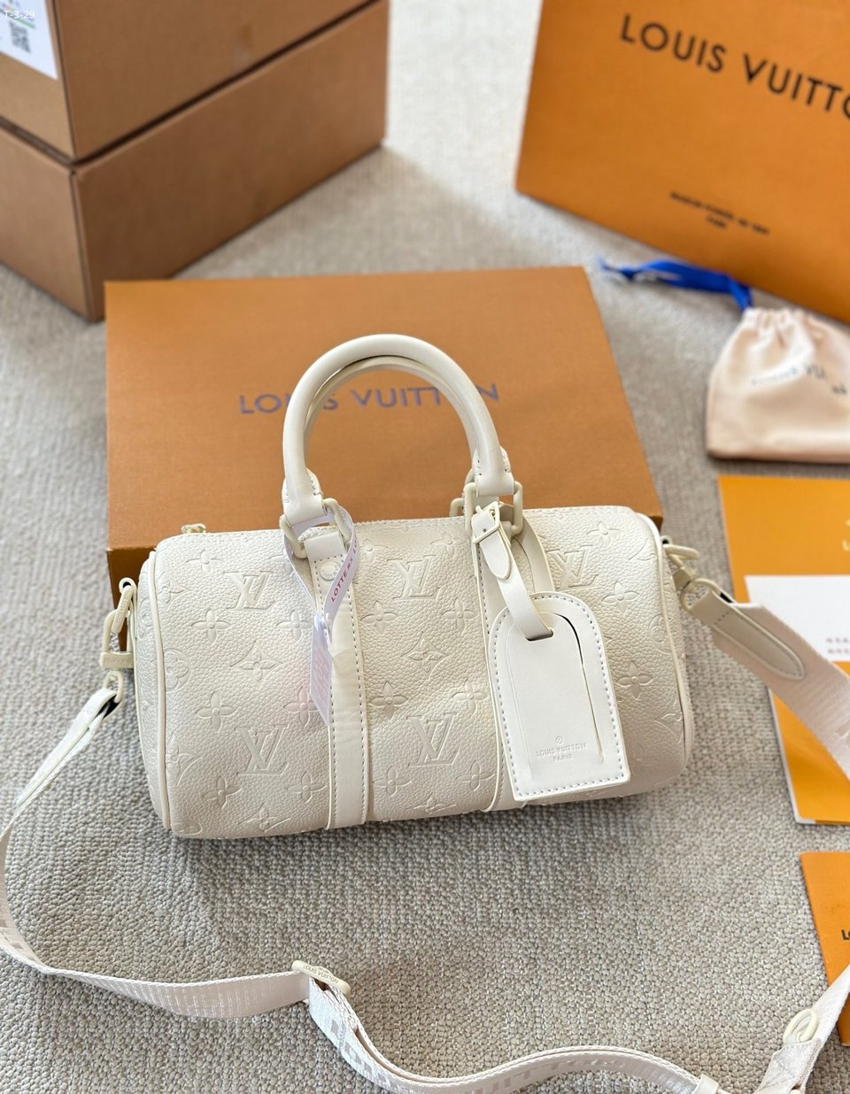 Louis Vuitton Keepall Bandouli Re Full Moon 25Cm M24434 view 3