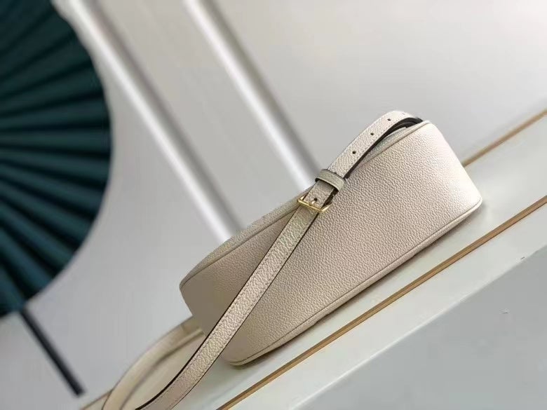 Louis Vuitton Bagatelle 22Cm Cream Beige view 4