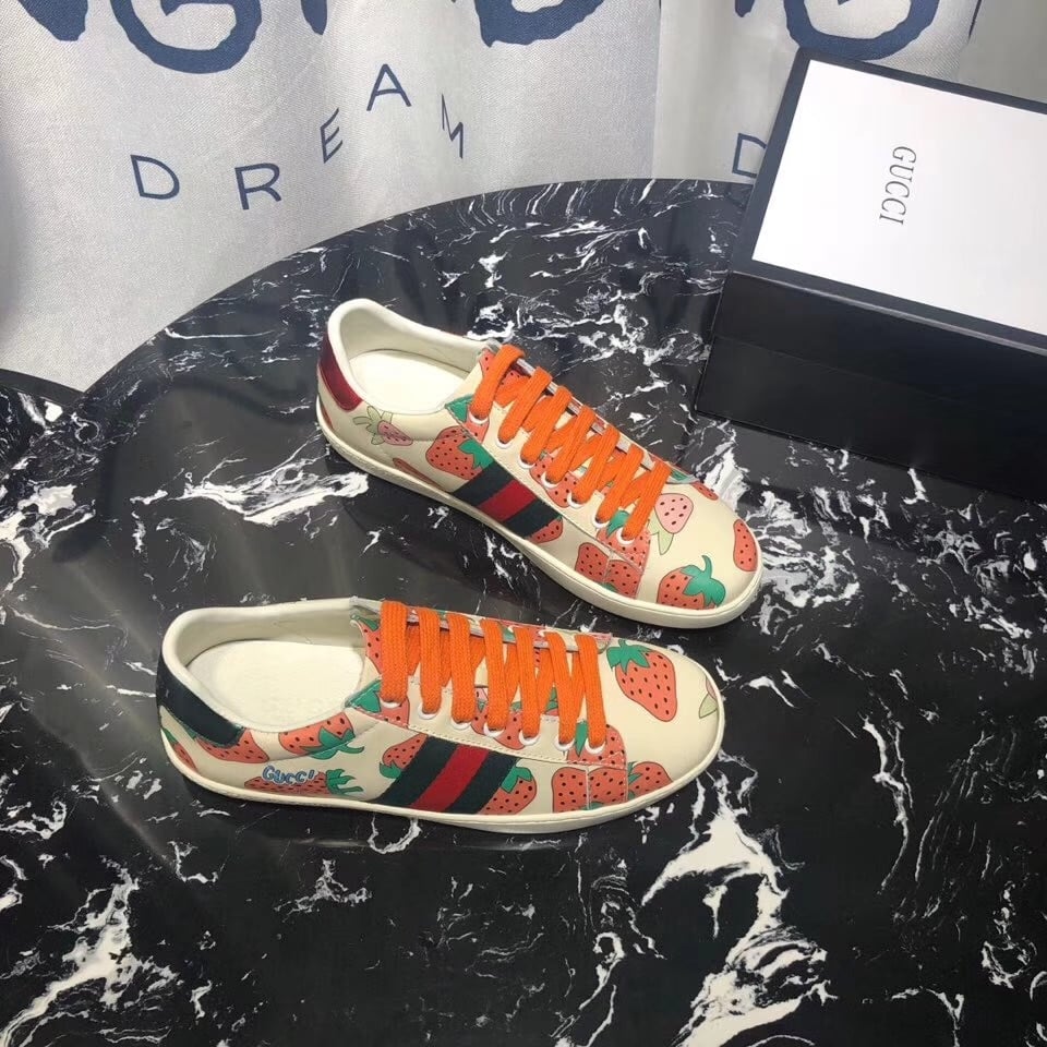 Gucci Ace Leather Sneaker With Strawberry Print 387993 08L30 9262 view 4