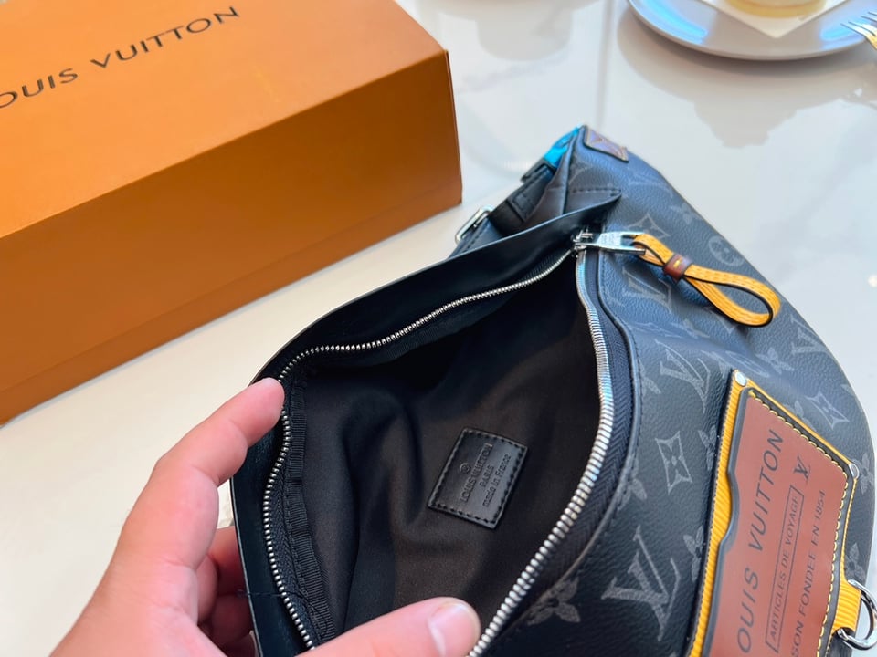 Louis Vuitton Discovery Bumbag Monogram Eclipse Gaston Label Savane 45Cm M45220 view 8