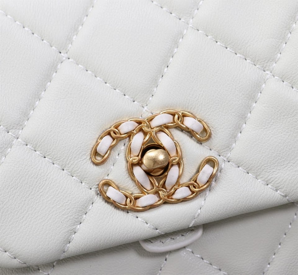 Chanel Mix Accordion Cc Flap Bag Quilted Glazed Calfskin White 23Cm/9in view 7