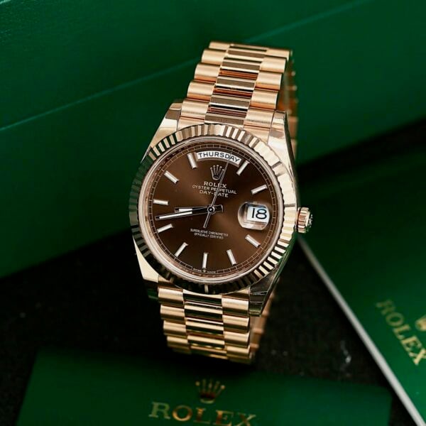 [Superclone] Rolex Day-Date 40mm Chocolate Dial Everose President 228235 view 3