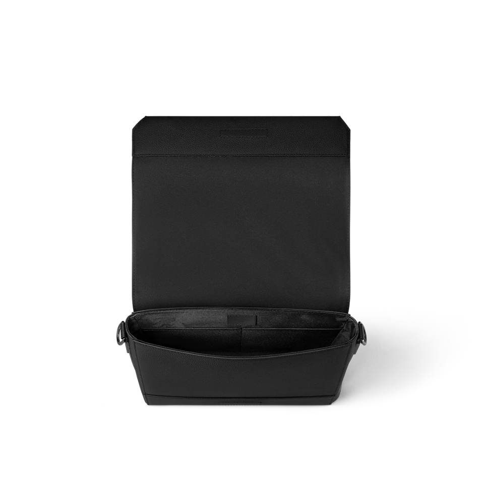 Louis Vuitton District Pm Bag Black 26Cm M30850 For Men view 5