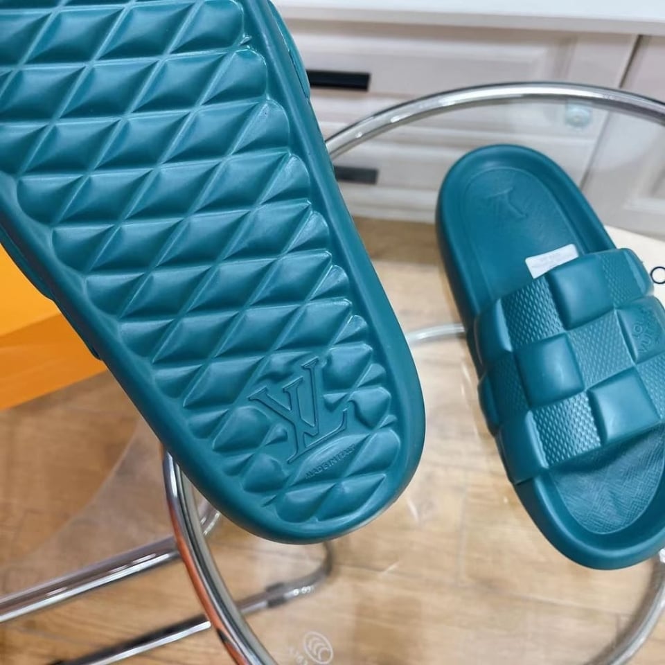 Louis Vuitton Waterfront Mule Maxi Damier Rubber Blue view 4