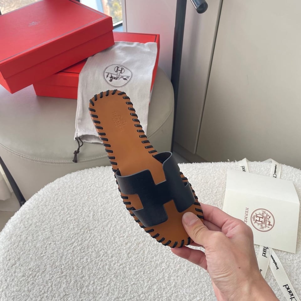 Herm?S Oran Sandals Stitching In Black And Brown view 5
