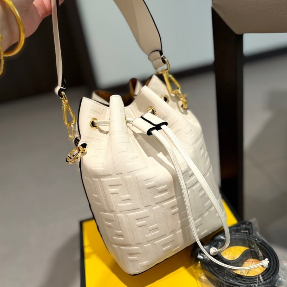 Fendi Mon Tresor Mini Bucket Bag White 16Cm view 4