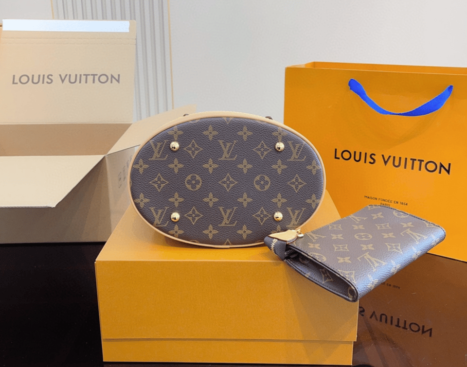 Louis Vuitton Monogram Petit Bucket Pm Monogram Canvas 26Cm M42238 view 6