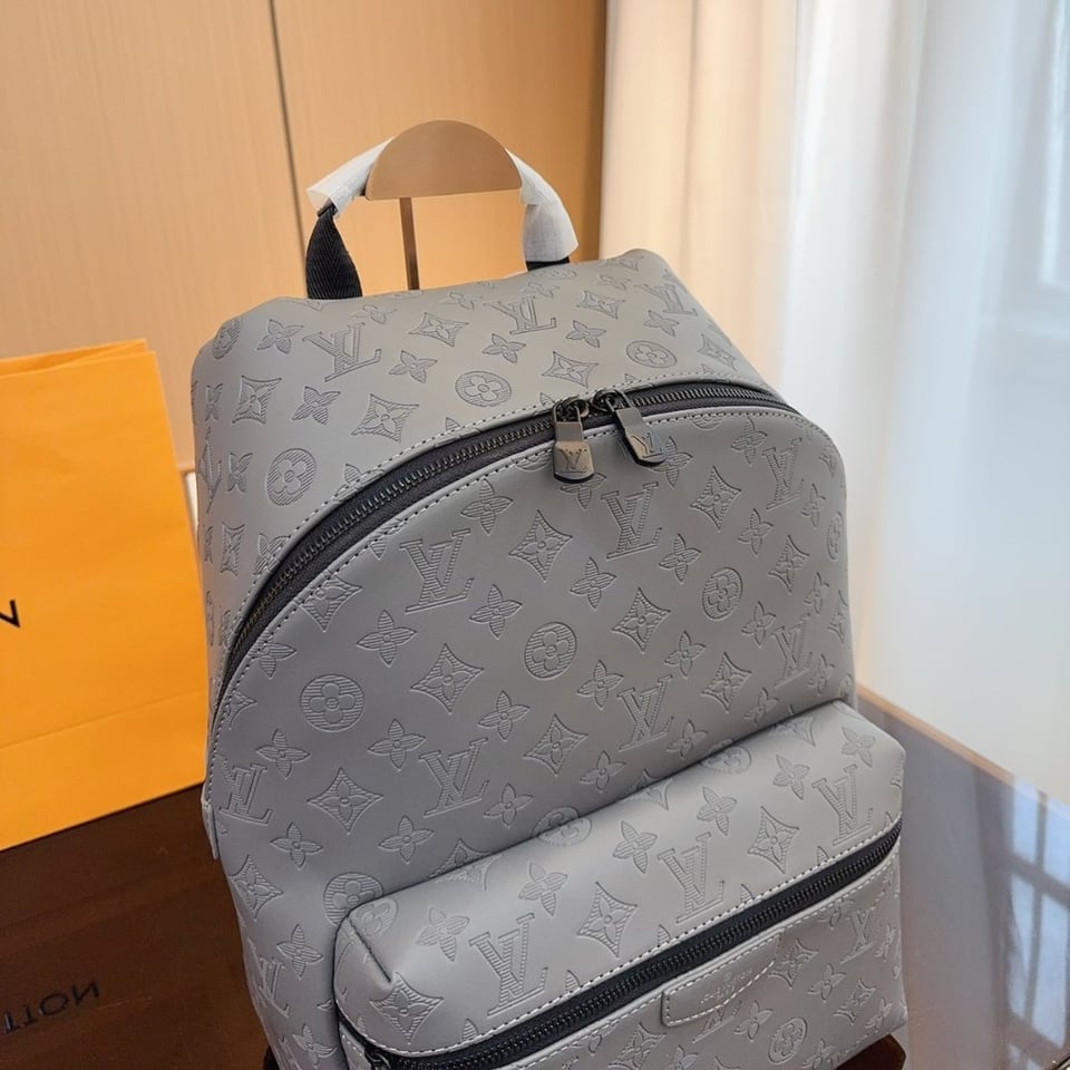 Louis Vuitton Discovery Backpack Anthracite Gray 28Cm M46557 view 8