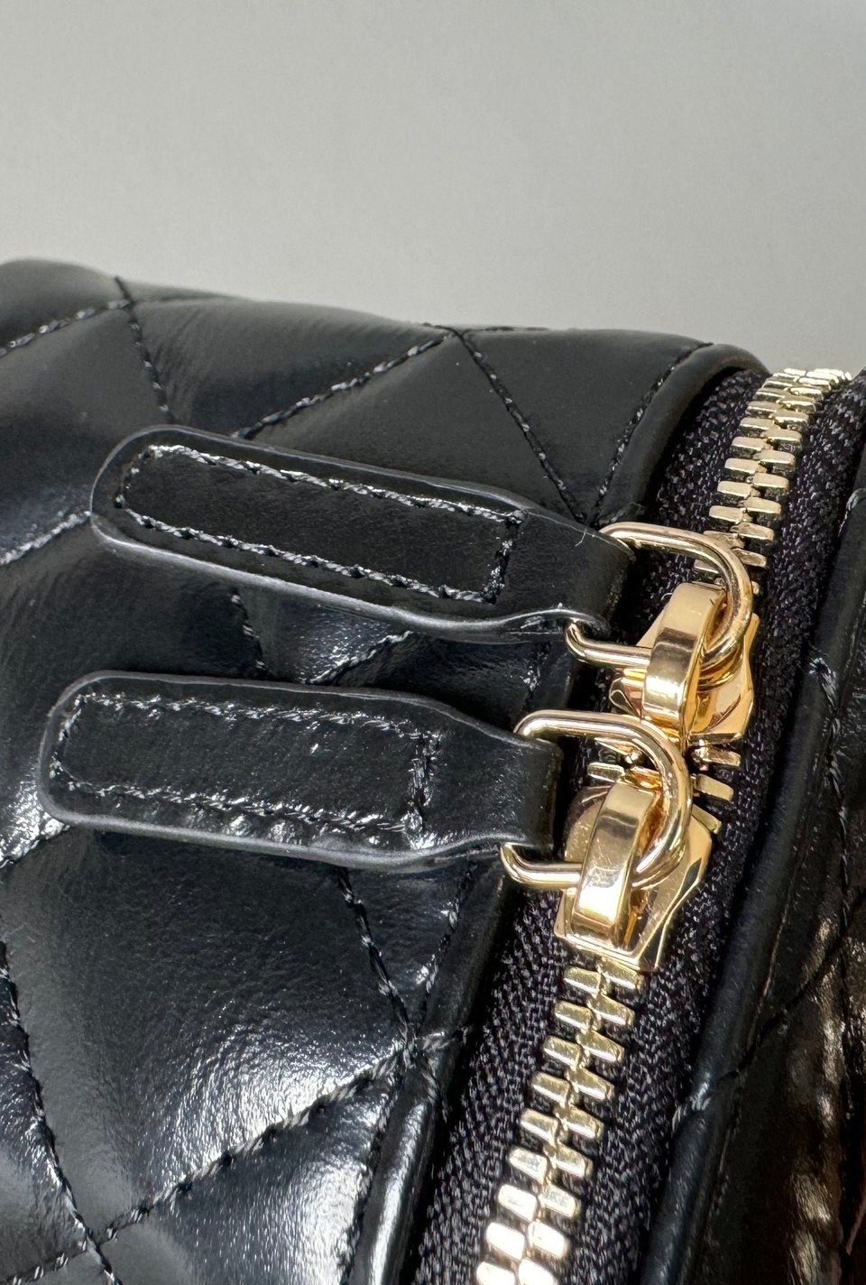 Chanel Vanity Case Pearl 17Cm Black Lambskin Gold Hardware view 5