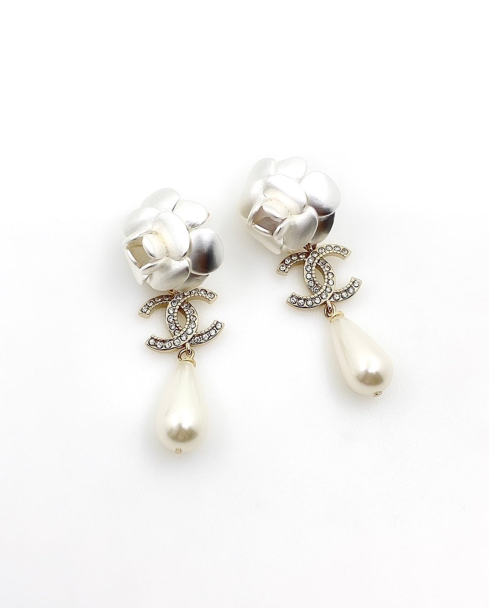 Chanel Pearl Earrings view 6
