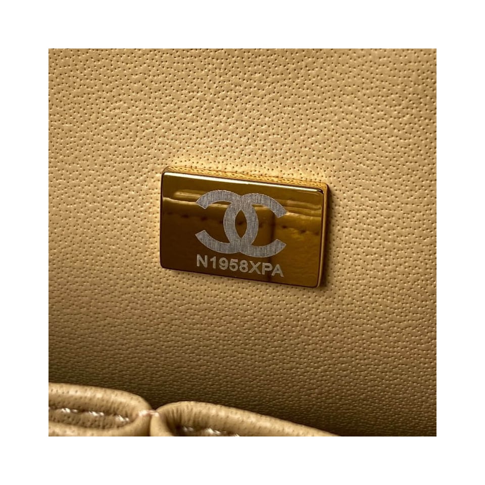 Chanel Classic Flap Bag 25 cm Beige Caviar Gold-Tone Hardware A01112 view 11
