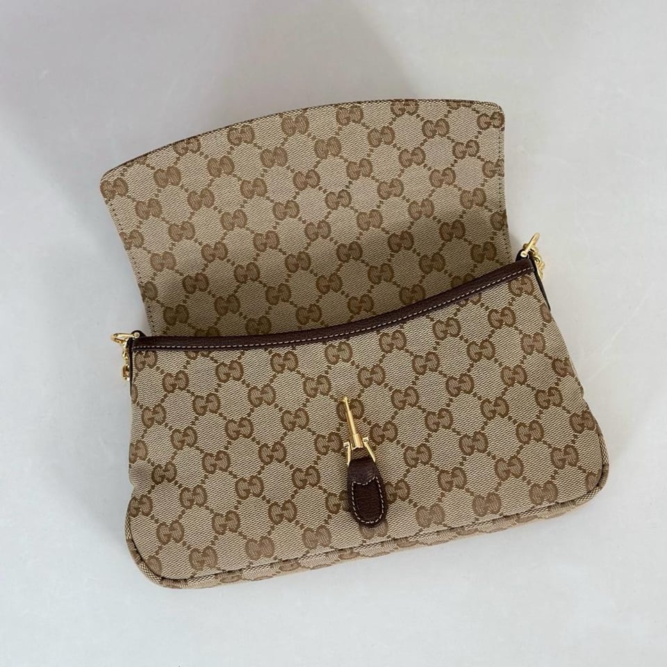 Gucci GG Emblem Medium view 8
