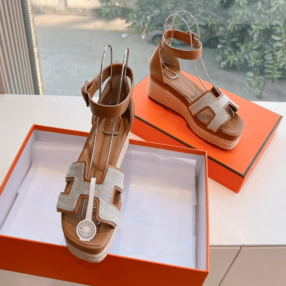 Hermès Elda Espadrille in White Fabric and Bronze Brown Calfskin view 11